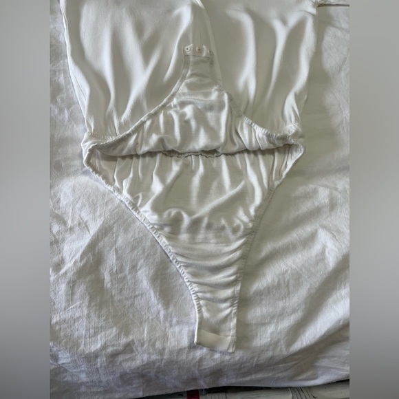 Lovers and Friends Revolve Long Sleeve White Bodysuit Small Surplice Wrap - Picture 8 of 9